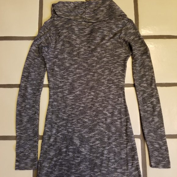 VENUS Black&White Long Sleeve Top - Picture 7 of 7
